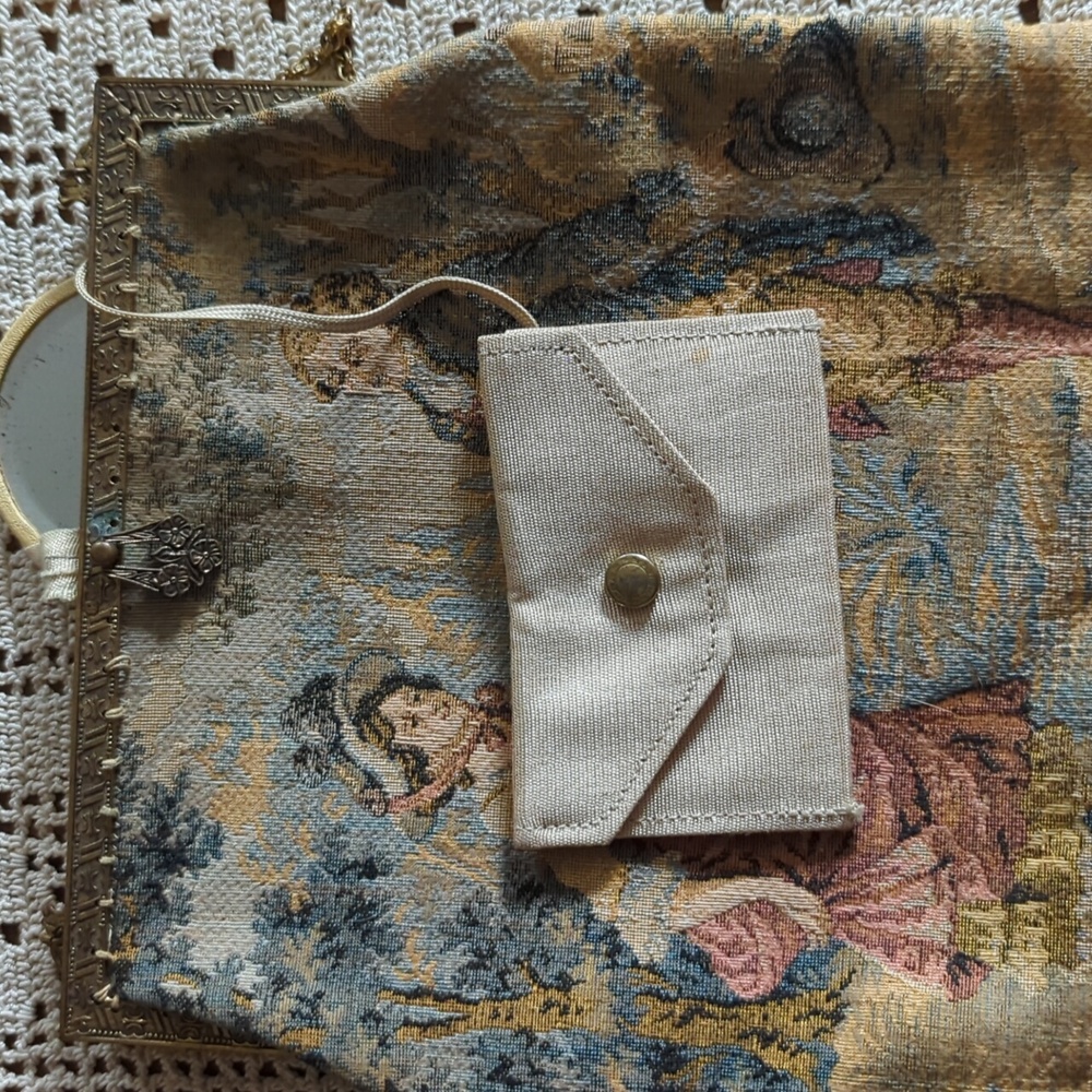 Vintage Tapestry Purse With Mirror & Change Purse Inside - Picture 6 of 9